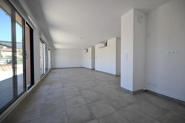 Confort et Modernité au Rendez-vous ! Superbe Appartement Neuf de 5 Pièces avec stationnement couvert inclus