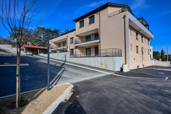 Confort et Modernité au Rendez-vous ! Superbe Appartement Neuf de 5 Pièces avec stationnement couvert inclus