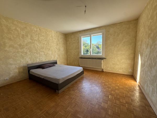 Maison - 8 pièces - 144 m²