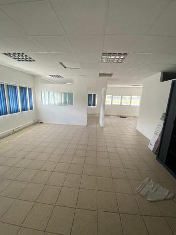Local professionnel 70 m2 ETANG Z'ABRICOT