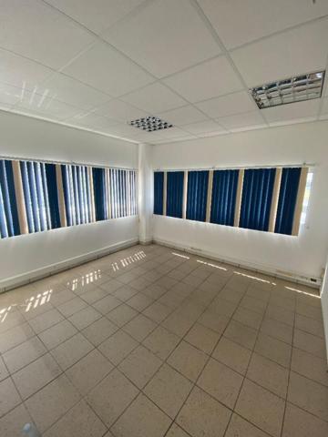 Local professionnel 70 m2 ETANG Z'ABRICOT