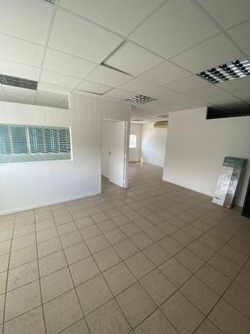 Local professionnel 70 m2 ETANG Z'ABRICOT