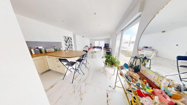 Maison à vendre  7 pièces - 180 m 2   VILLERS LE LAC  - 25