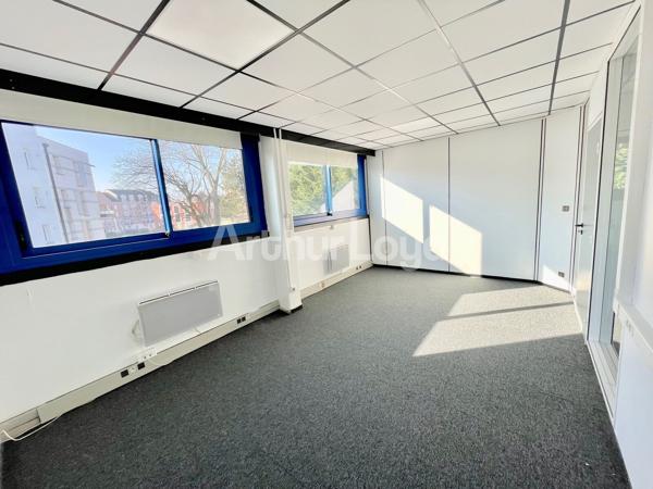 Bureau à louer ou vendre à Marcq-en-Baroeul avec grande luminosité naturelle