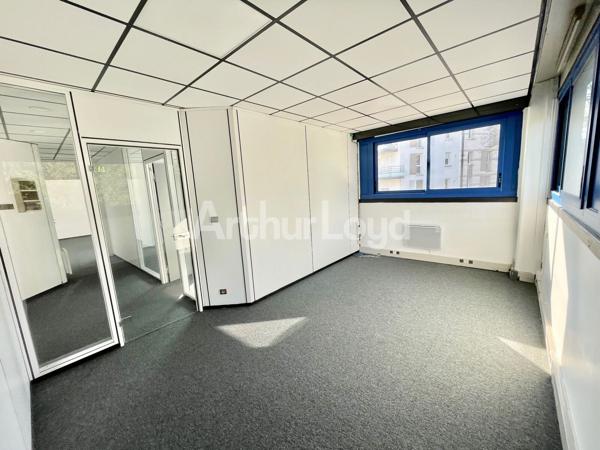 Bureau à louer ou vendre à Marcq-en-Baroeul avec grande luminosité naturelle