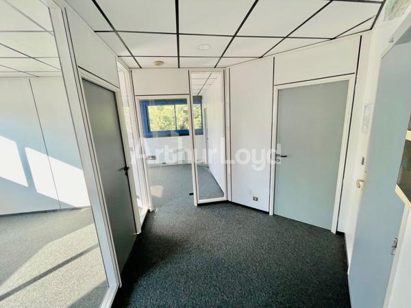 Bureau à louer ou vendre à Marcq-en-Baroeul avec grande luminosité naturelle