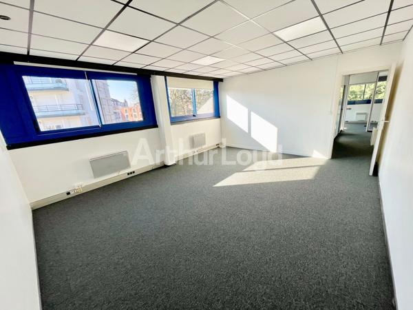 Bureau à louer ou vendre à Marcq-en-Baroeul avec grande luminosité naturelle