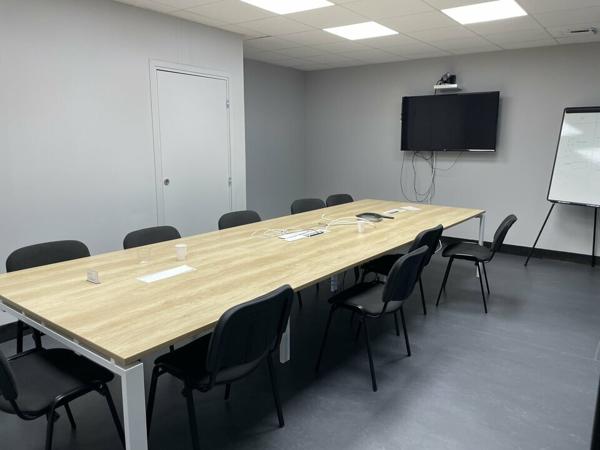 Bureaux à vendre à Alixan au pied du TGV dans immeuble neuf de standing