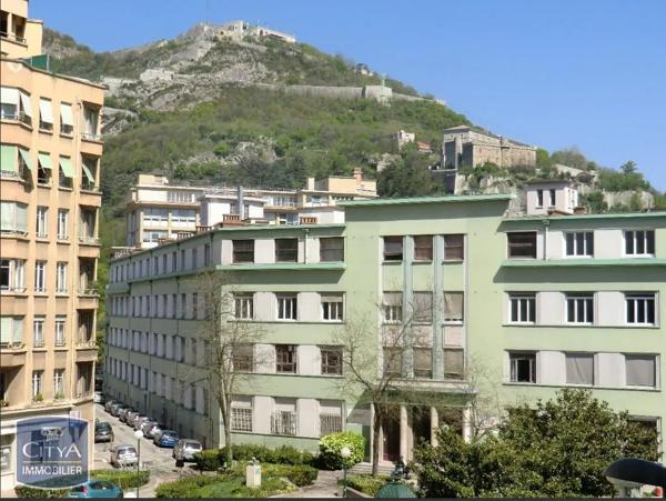 Appartement à louer 3 pièces 77.59m²