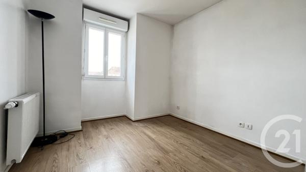 Appartement F4 à vendre  4 pièces - 77,32 m2 BUSSY ST GEORGES - 77