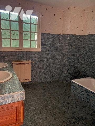 MAUVES une maison de 157m² sur deux niveaux à rénover sur terrain de 760m²