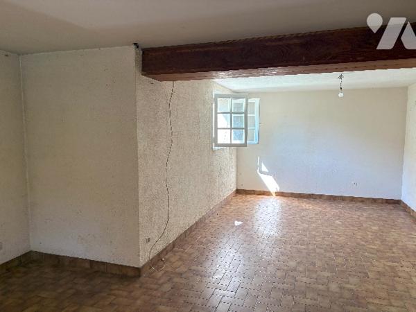 MAUVES une maison de 157m² sur deux niveaux à rénover sur terrain de 760m²