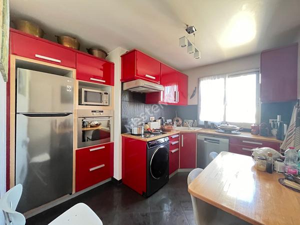 Puteaux- appartement 4 pièces 2 chambres 86m² traversant avec extérieurs, cave et parkings