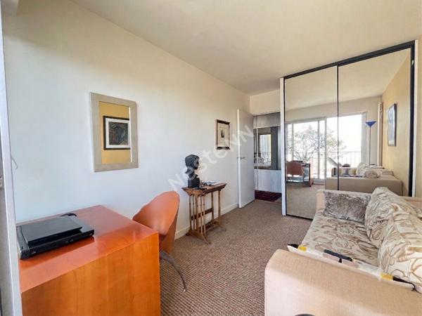 Puteaux- appartement 4 pièces 2 chambres 86m² traversant avec extérieurs, cave et parkings