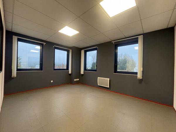 A LOUER - GONFREVILLE L'ORCHER - BUREAUX - 480 m² - 23 PLACES DE STATIONNEMENT