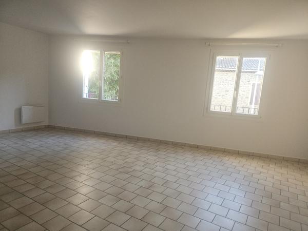 Camaret-sur-Aigues (84850) APPARTEMENT T2