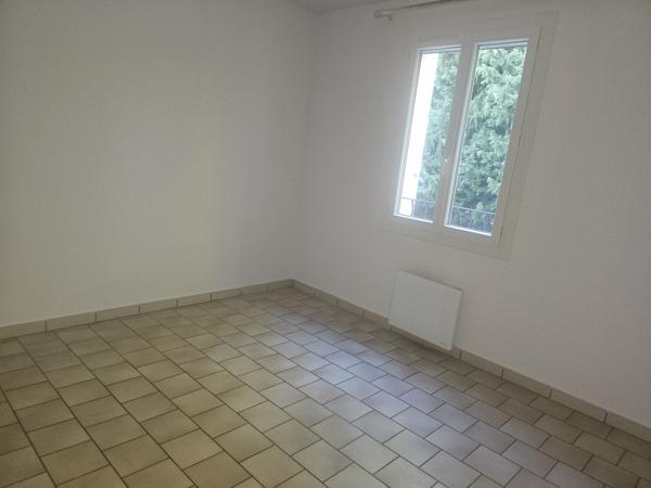 Camaret-sur-Aigues (84850) APPARTEMENT T2