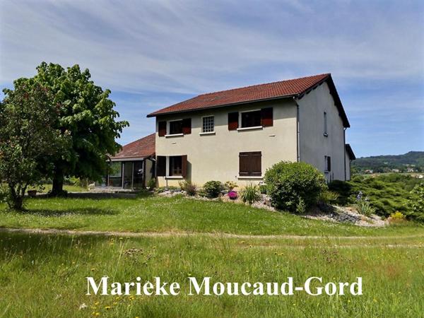 Maison individuelle de 295 m², 6chambres,au coeur d'1.3hectare avec accès à la rivière
