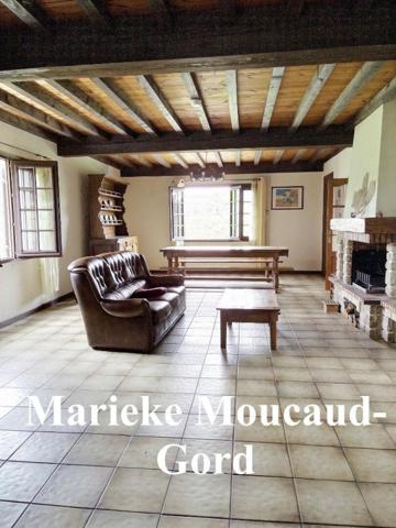 Maison individuelle de 295 m², 6chambres,au coeur d'1.3hectare avec accès à la rivière