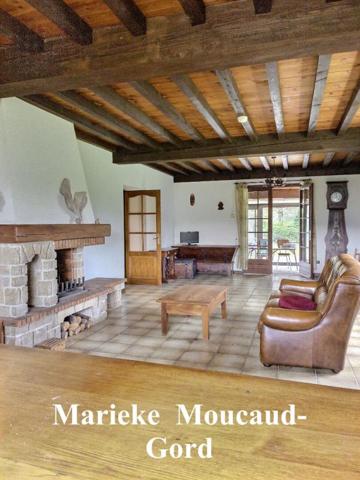 Maison individuelle de 295 m², 6chambres,au coeur d'1.3hectare avec accès à la rivière