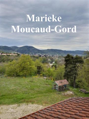 Maison individuelle de 295 m², 6chambres,au coeur d'1.3hectare avec accès à la rivière
