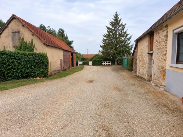 FERMETTE 111 m2 NOMBREUSES DÉPENDANCES TERRAIN 4 200 m2