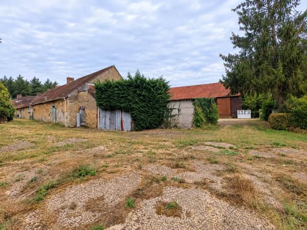 FERMETTE 111 m2 NOMBREUSES DÉPENDANCES TERRAIN 4 200 m2