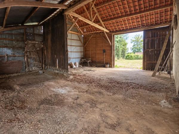 FERMETTE 111 m2 NOMBREUSES DÉPENDANCES TERRAIN 4 200 m2