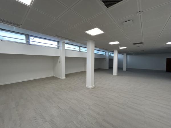 Bureaux à louer à Nanterre dans immeuble rénové proche La Défense