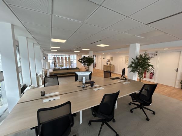 Bureaux à louer à Nanterre dans immeuble rénové proche La Défense