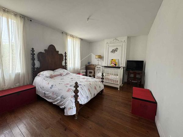 Maison Prignac Et Marcamps 4 pièce(s) 250 m2