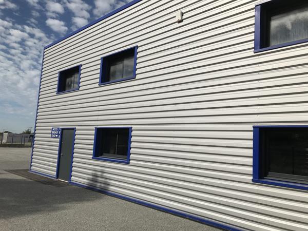 LOCATION BUREAUX NEUFS - PARKING - DONGES - PARKINGS