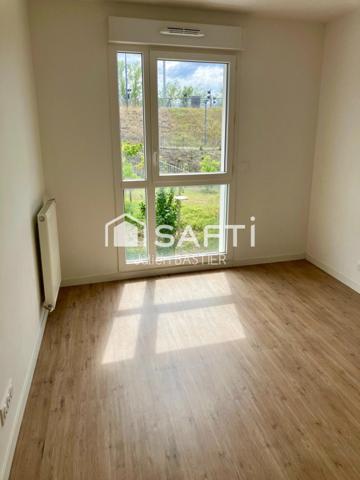 Bruges – Tram E Ausone – T2 de 47m2 lumineux, balcon de 10m2, place de stationnement