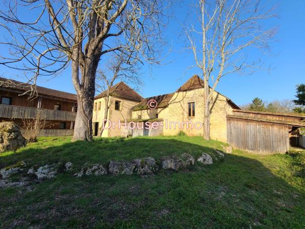 Bien immobilier à vendre 52 pièces de 2 135 m²