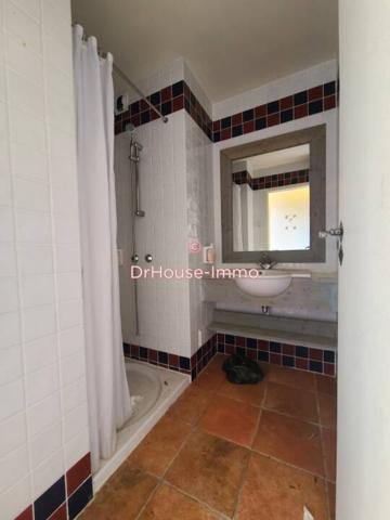 Bien immobilier à vendre 52 pièces de 2 135 m²