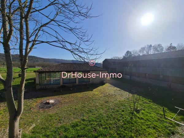 Bien immobilier à vendre 52 pièces de 2 135 m²