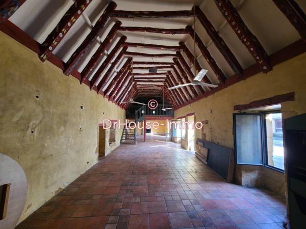 Bien immobilier à vendre 52 pièces de 2 135 m²