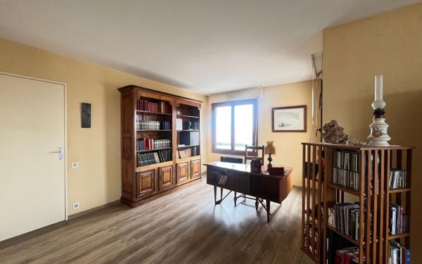 Appartement à vendre    3 pièces • 103,01 m2 Chelles