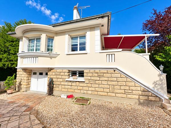 Maison 6 pièce(s) 95 m2 434 900 € **  - Référence  8330