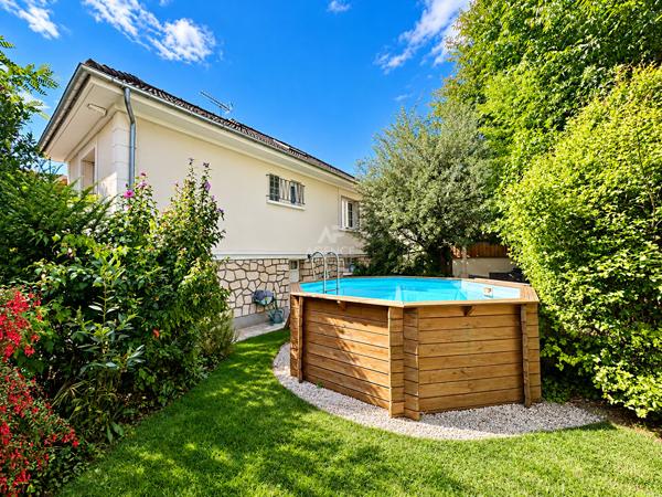 Maison 6 pièce(s) 95 m2 434 900 € **  - Référence  8330
