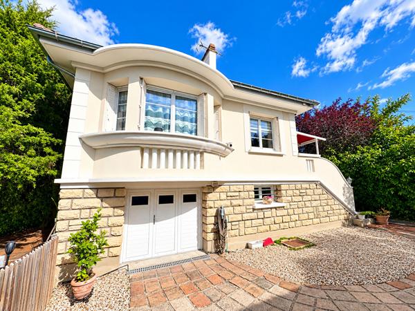 Maison 6 pièce(s) 95 m2 434 900 € **  - Référence  8330