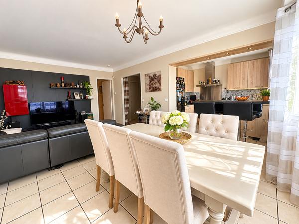 Maison 6 pièce(s) 95 m2 434 900 € **  - Référence  8330