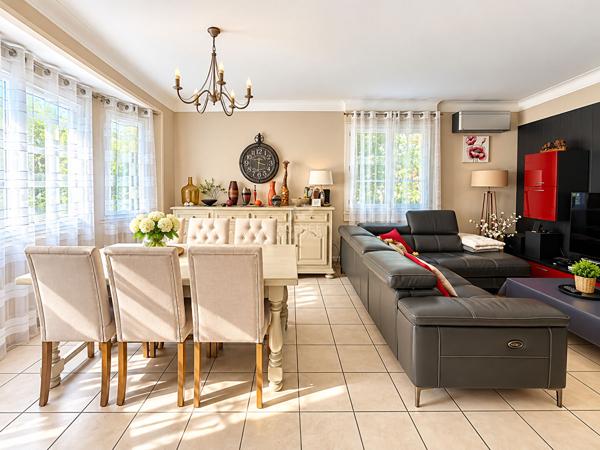 Maison 6 pièce(s) 95 m2 434 900 € **  - Référence  8330