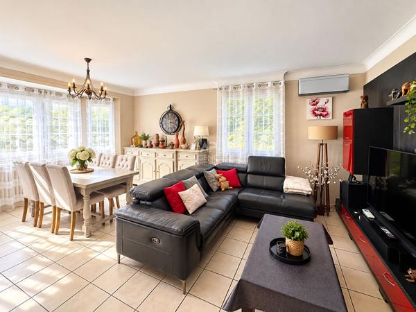 Maison 6 pièce(s) 95 m2 434 900 € **  - Référence  8330
