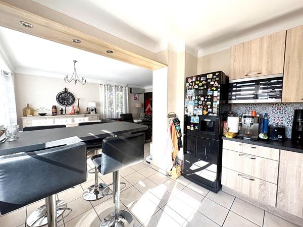 Maison 6 pièce(s) 95 m2 434 900 € **  - Référence  8330