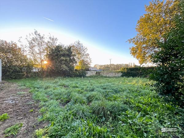 Terrain à bâtir de 921 m² Aubie-et-Espessas proche de Saint-André-de-Cubzac