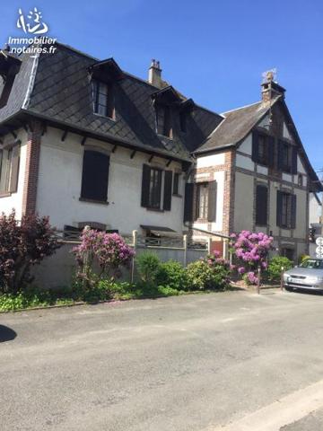 A 2min à pied des commerces, maison atypique de 172m² sur 3 niveaux avec 2 dépendances spacieuses.