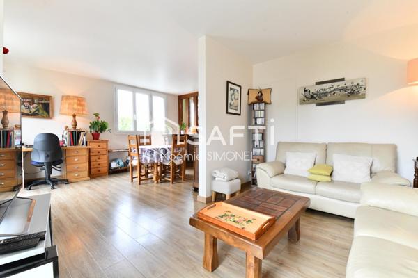 Bel appartement avec vue imprenable sur la plaine de BALIZY! Ravalement récemment executé!