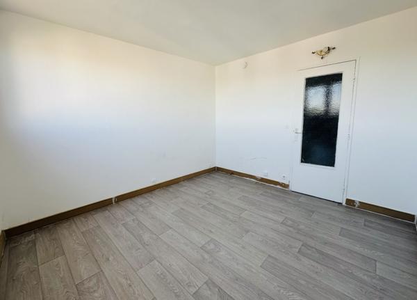Appartement avec parking, 18 m2, centre ville de ROSNY s/bois