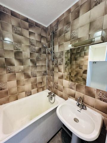Appartement avec parking, 18 m2, centre ville de ROSNY s/bois